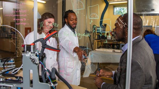 A professor and students in a lab at the FAMU-FSU College of Engineering