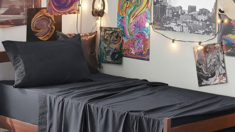 The Ultimate Dorm Room Essentials List for Freshmen and Sophomores