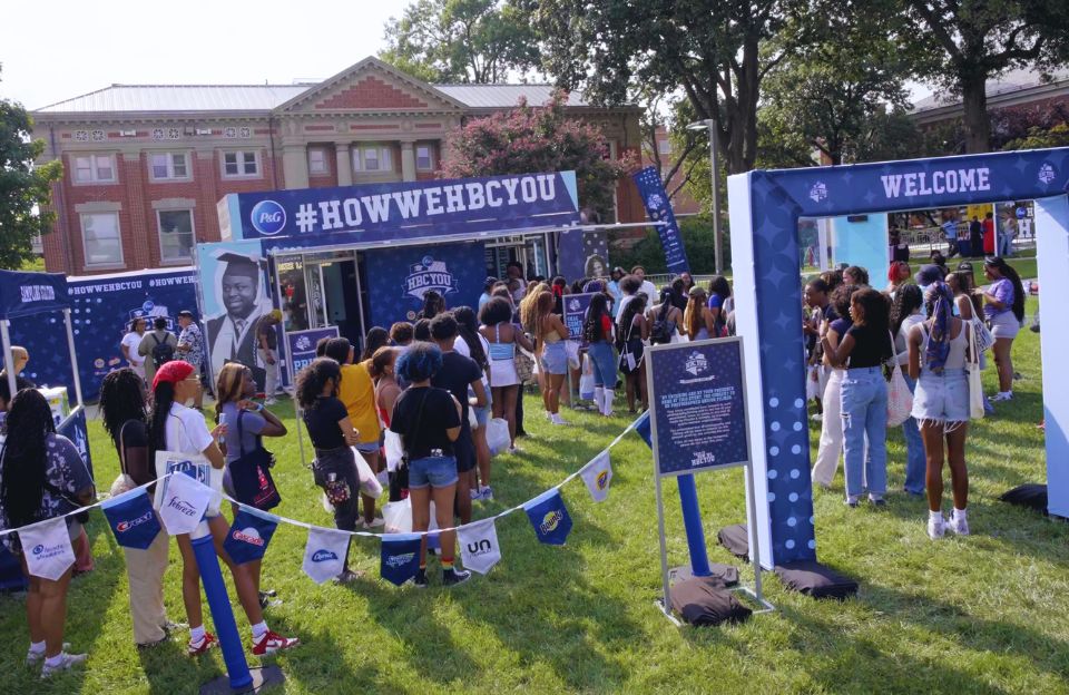 Students at Howard University attending P&G’s #HowWeHBCYOU tour activation event.